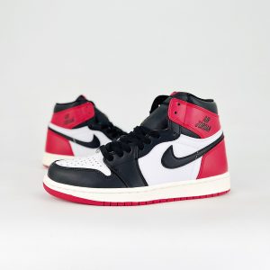 Classic high-top silhouette featuring signature Swoosh and Wings logo