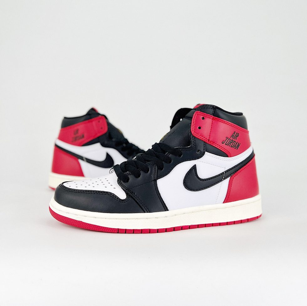 Classic high-top silhouette featuring signature Swoosh and Wings logo